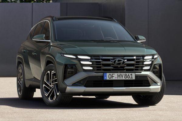 <p><span style="color:#B22222"><strong>2024 TUCSON FİYATLARI</strong></span></p>
<p> </p>
<p>1.6 T-GDI Comfort 4X2 DCT Benzin DCT 1.734.076 TL 1.696.076 TL<br />
1.6 T-GDI Prime Plus 4X2 DCT Benzin DCT 2.115.000 TL 2.115.000 TL<br />
1.6 T-GDI Elite Plus 4X4 DCT Benzin DCT 2.465.000 TL 2.465.000 TL<br />
1.6 CRDI Prime 4X2 DCT Dizel DCT 2.065.000 TL 2.065.000 TL<br />
1.6 CRDI Elite 4X2 DCT Dizel DCT 2.315.000 TL 2.315.000 TL<br />
1.6 CRDI Elite Plus 4X4 DCT Dizel DCT 2.555.000 TL 2.555.000 TL</p>