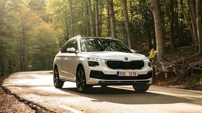 <p>Skoda otomotiv şirketi, Kamiq SUV otomobil modeli ile yeni araç satın almak isteyen birçok insanın dikkatini çekiyor. Çünkü Kamiq modeli, yine Skoda'nın satışa sunduğu Karoq ve Kodiaq SUV otomobile kıyasla uygun fiyatlı olarak ön plana çıkıyor.</p>
<p> </p>