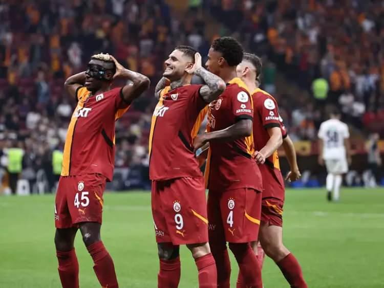 <p>1- Galatasaray - 262.1 milyon Euro</p>
<p> </p>
<p>Süper Lig'in en değerli takımları listesinde, Galatasaray 26 milyon € değer kaybetmesine rağmen, 262 milyon € kadro değeriyle ligin en değerli takımı olmaya devam ediyor.</p>