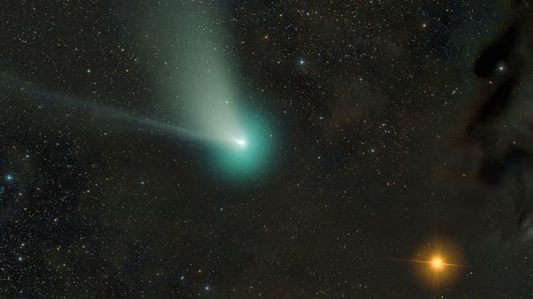 <p>C/2023 A3 (Tsuchinshan-ATLAS) kuyruklu yıldızını görüntülerken yüksek çözünürlüklü kameralar ve kaliteli optiği olan teleskop kullandık.</p>
