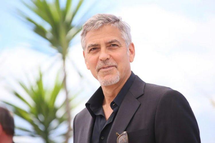 <p><strong>6- George Clooney</strong></p>

<p> 90’lı yılların en sevilen aktörlerinden olan ve Dünya’nın en başarılı erkek oyuncuları arasında yerini alan 63 yaşındaki George Clooney ise yüzde 89.9 oranla  en yakışıklı erkekler listesine dahil oldu.</p>
