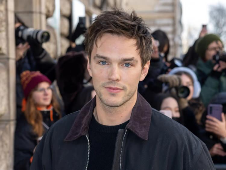 <p><strong>7- Nicholas Hoult</strong></p>

<p>X Men serisi, Sıcak Kalpler, Renfield, Mad Max gibi birçok başarılı yapımda yer alan 34 yaşındaki ünlü aktör yüzde 89.84 oranıyla en yakışıklı erkekler arasında yerini aldı.</p>
