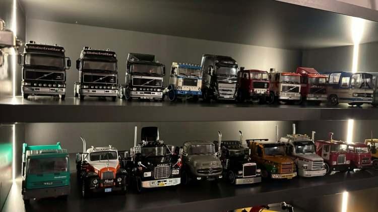 <p>Vin&ccedil; işletmeciliği yapan 40 yaşındaki Okan Kayışoğlu, &ccedil;ocukluk hayalini ger&ccedil;ekleştirerek nostaljik tır, otomobil ve vin&ccedil;lerden oluşan geniş bir model ara&ccedil; koleksiyonu oluşturdu.&nbsp;</p>

<p>&nbsp;</p>
