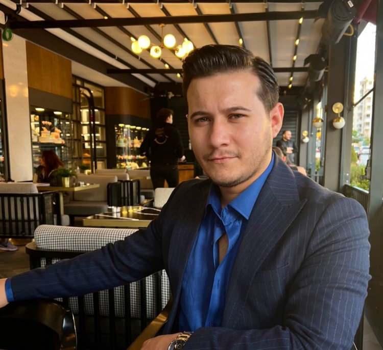 <p>Gerçekte olmayanları, aslında istediklerimizi, dizide bunu yansıtacağız. Niyetimiz o yönde ilerliyor şu anda. Bursa'da da güzel bir çekim yapıyoruz. Sağ olsun hem Bursa Valimiz hem de devletimiz hem de Emniyet Genel Müdürlüğümüz destek veriyor projemize" dedi.</p>
