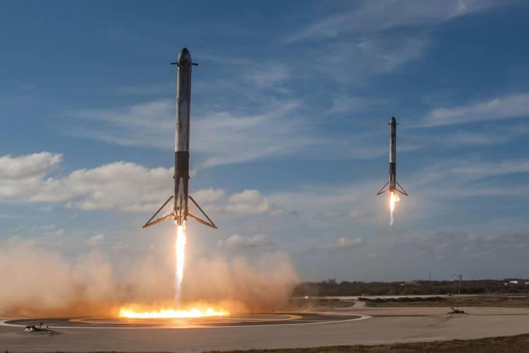 <p><span style="color:#B22222"><strong>SPACEX</strong></span></p>
