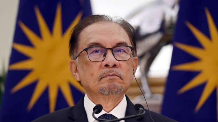 <p><strong><span style="color:#B22222">ANWAR IBRAHIM</span> | 77</strong></p>
<p> </p>
<p>| Malezya Başbakanı</p>
