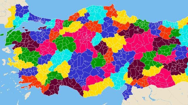 <p>TÜİK'in Türkiye'deki 81 il ve 922 ilçe için yayımladığı en güncel rapordan yola çıkan uzmanlar il potansiyeli bulunan ilçeleri şöyle sıralıyor:</p>
