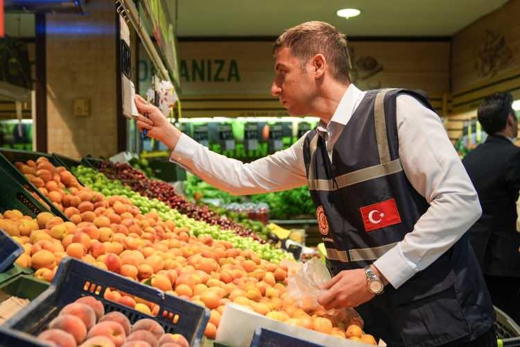 <p>Bakanlık, yaptığı kontroller sonucunda sahip olduğu bilgileri, kamuoyunun bilgisine sunmayı sürdürüyor. Listeye yeni eklenen sakıncalı ürünlere ödem attıran çay, zeytinyağı ve bonbon şeker de eklendi.</p>
