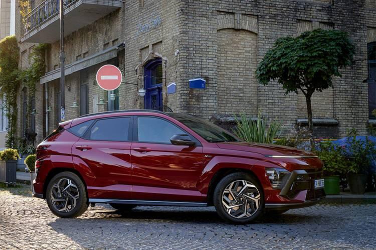<p><span style="color:#B22222"><strong>Hyundai Kona: </strong></span></p>
<p> </p>
<p>1.6 CRDI 136HP – 4.4 litre</p>
<p> </p>