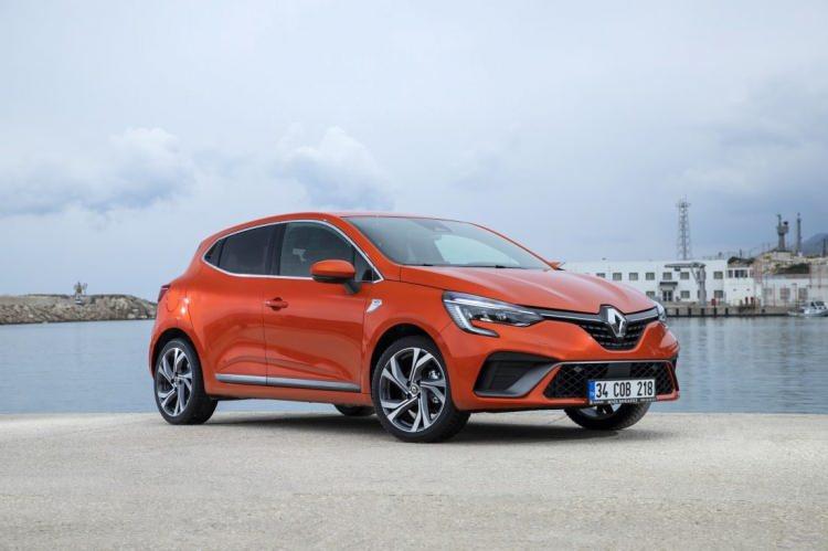 <p><span style="color:#B22222"><strong>Renault Clio: </strong></span></p>
<p> </p>
<p>1.0 TCe ECO, Benzin, 100 HP – 4,3 litre</p>
<p> </p>