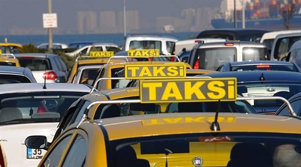 <p><em><strong>''Otonom (sürücüsüz) araçlar, taksi ve ulaşım sektörünü büyük ölçüde dönüştürebilir. Şu anda pek çok teknoloji firması ve otomotiv devi, sürücüsüz araçları geliştirmek için büyük yatırımlar yapıyor. Bu araçlar, trafik yönetiminden güvenliğe kadar birçok avantaj sunduğundan, taksi şoförlerine olan talebin azalmasına yol açacak. Sürücüsüz taksi hizmetleri, maliyetleri düşürüp güvenliği artırırken insan faktörünü ortadan kaldırabilir.''</strong></em></p>
