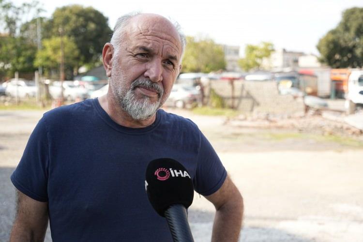 <p>Kiraladığı günden bu yana kirasını düzenli ödeyen Çalışkan arsanın 1 ay önce mülk sahibi tarafından müteahhite verildiğini öğrendi.</p>