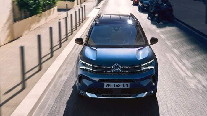 <p>Citroen C5 Aircross Shine Bold ve E-Series donamlarında ekim ayına özel, 200.000 TL, 12 ay yüzde 0 faiz imkanı olduğu açıklandı. Ayrıca 2024 model yılı için geçerli olduğu duyuruldu.</p>

<p> </p>
