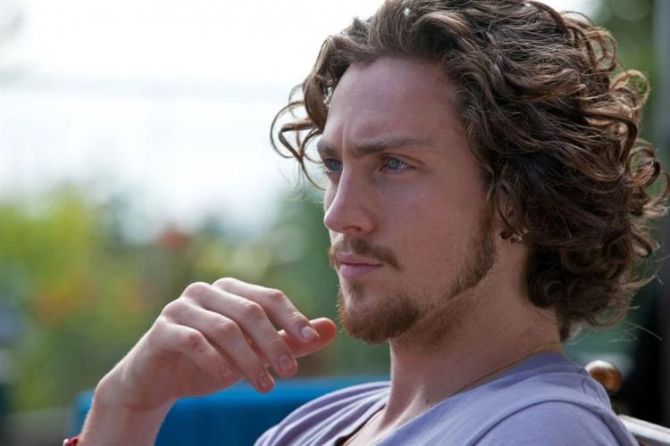 <p><strong>1-Aaron Taylor- Jhanson</strong></p>

<p>Fuze filmi çekimleri için geçtiğimiz aylarda İstanbul’a geleni Kaptan Amerika: Kış Askeri, Yenilmezler Ultron Çağı’nda rol alan 34 yaşındaki ünlü oyuncu ise kusursuza yakın yüzde 93.04 altın oranı ile dünyanın en yakışıklı erkeği seçildi.</p>
