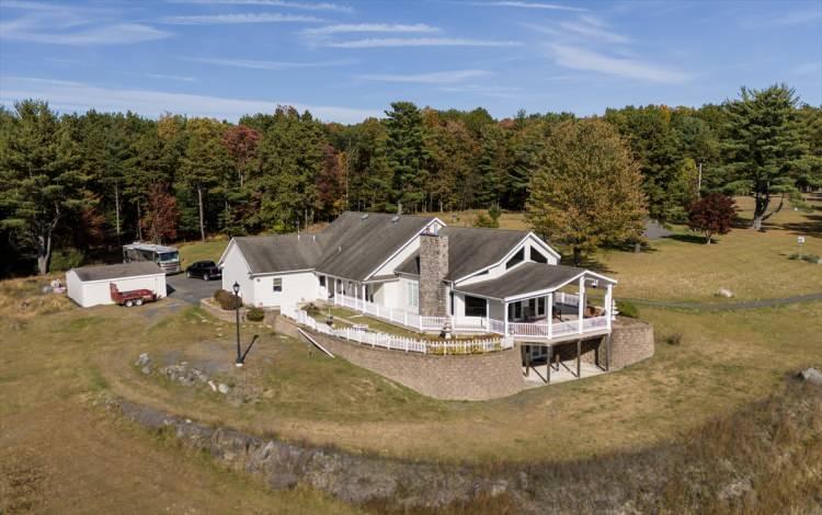 <p>FETÖ elebaşı Fetullah Gülen’in 1999’dan beri kaldığı Pensilvanya’nın Saylorsburg kasabasındaki "Chestnut Retreat Center" denilen malikanesinden kendi rızası olmadan nisan ayında çıkarılarak <strong>başka bir adrese götürüldüğü iddiası, örgüt içindeki bazı isimler tarafından sosyal medyada paylaşılmıştı.</strong></p>
<p> </p>