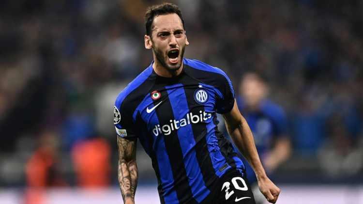 <p><strong>50 MİLYON EUROLUK TEKLİF YOLDA</strong></p>
<p>Haberin detayında Bayern'nin Inter'in kapısını 50 milyon euroluk bir teklifle çalacağı ve oyuncu ile kulübünü ikna etmek için de imkanlarını seferber etmekten çekinmeyeceği vurgulandı.</p>