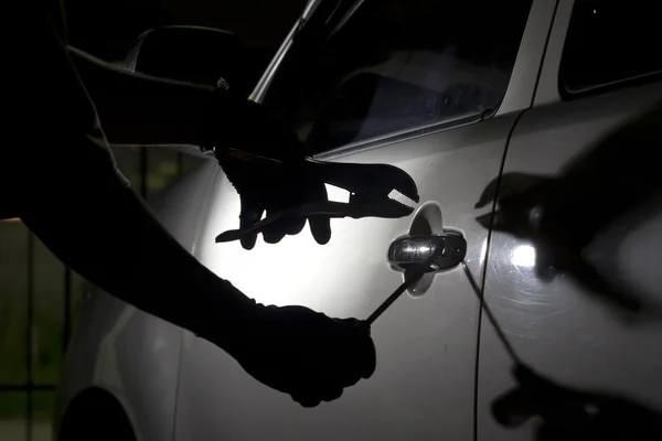 <p>Fiyat karşılaştırma sitesine göre, müşteriler söz konusu dönemde 250.000'den fazla araç hırsızlığı bildirdi.</p>