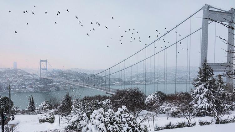 <p>&Ouml;zellikle T&uuml;rkiye'nin bu yıl La Nina'lı bir kış ge&ccedil;ireceği s&ouml;yleniyorken akıllara, "<strong>İstanbul'da kar yağacak mı? İstanbul'a ne zaman kar yağacak?</strong>" soruları geldi.&nbsp;&nbsp;</p>

<p>&nbsp;</p>
