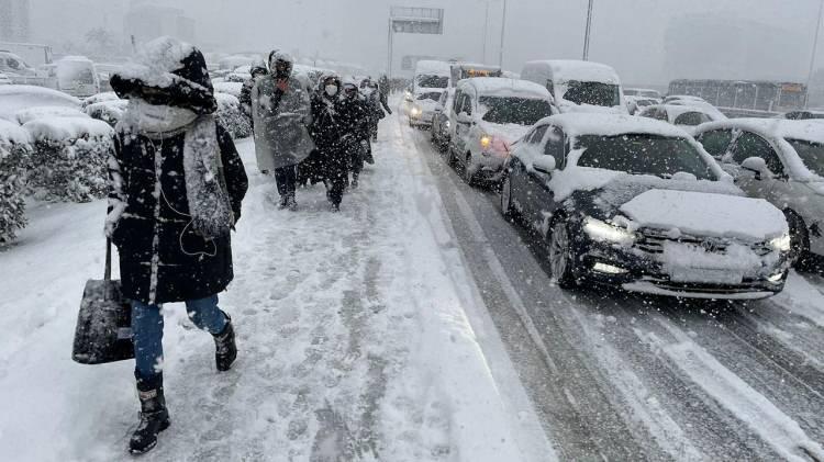 <p>İstanbul'a kış mevsiminin gelmesine sayılı g&uuml;nler kaldı.&nbsp;</p>

<p>&nbsp;</p>

