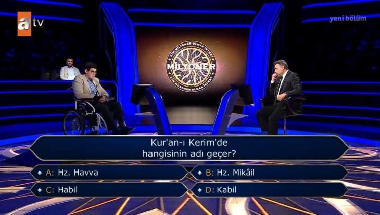 <p><span style="color:#000000"><strong>"Hz. Havva", "Hz. Mikail", "Habil" ve "Kabil" seçenekleri arasında büyük bir kararsızlık yaşayan genç yarışmacı A Şıkkında karar kıldı.</strong></span></p>
