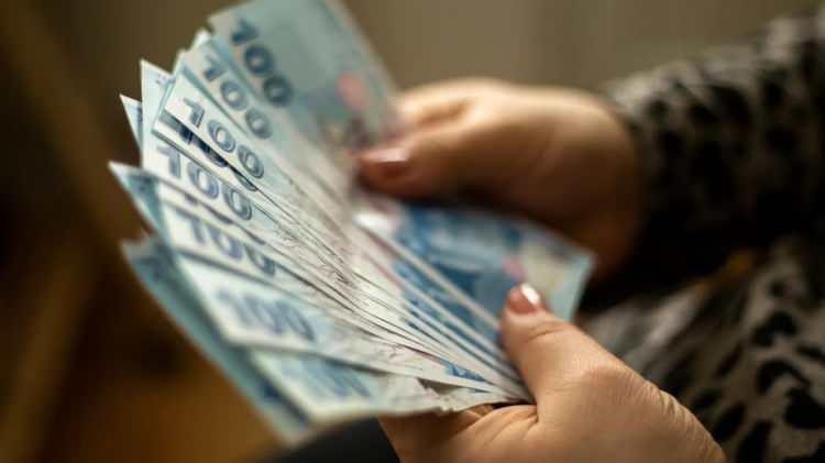 <p>Finansal hizmet faaliyetleri: 2 bin 496 dolar</p>
<p> </p>