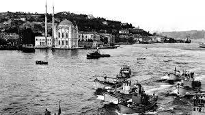 <p><span style="color:#B22222"><strong>Ortaköy</strong></span></p>
<p> </p>
<p>Antik Çağ'da "Argion" diye anılan semt, Osmanlı döneminde dere vadisinin ortasında olduğu için Ortaköy olarak adlandırıldı.</p>