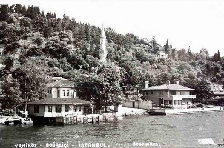 <p><span style="color:#B22222"><strong>Vaniköy</strong></span></p>
<p> </p>
<p>Bizans zamanında "Nikapolis" (Güzel kent) denilen Vaniköy, şimdiki adını 17. yüzyılda yaşayan bir Müslüman âlimden almıştır.</p>