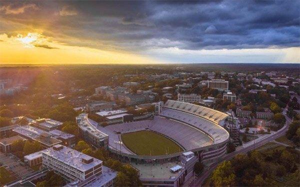 <p><strong><span style="color:#B22222">14) SANFORD STADIUM</span> | Gürcistan</strong></p>