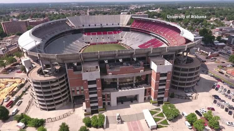 <p><strong><span style="color:#B22222">10) BRYANT-DENNY STADYUMU </span> | Alabama</strong></p>