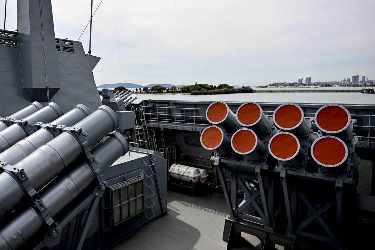 <p>FNSS tarafından geliştirilen PARS IV 8x8'in, 35 mm'lik TEBER-35 Uzaktan Komutalı Kulesi ile stabilizasyon ve atış testleri başarıyla ger&ccedil;ekleştirildi.</p>

<p>BAYKAR tarafından geliştirilen Bayraktar KALKAN DİHA'nın 30'uncu test u&ccedil;uşu BAYKAR BG-160 kamerasıyla başarıyla ger&ccedil;ekleştirildi.</p>

<p>BAYKAR tarafından geliştirilen Bayraktar AKINCI 50.000 u&ccedil;uş saatini tamamladı.</p>
