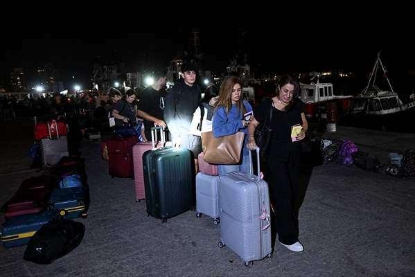 <p>Öte yandan, Türk makamlarından talepte bulunan farklı ülkelerin vatandaşları da bu gemilere alınarak tahliye edilecek.</p>