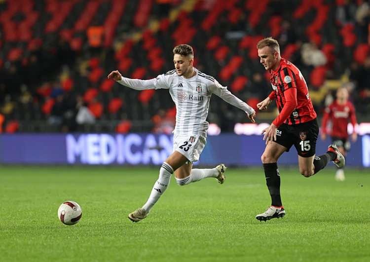 <p><strong>Aydın </strong></p>

<p> </p>

<p><strong>Beşiktaş</strong></p>

<p> </p>
