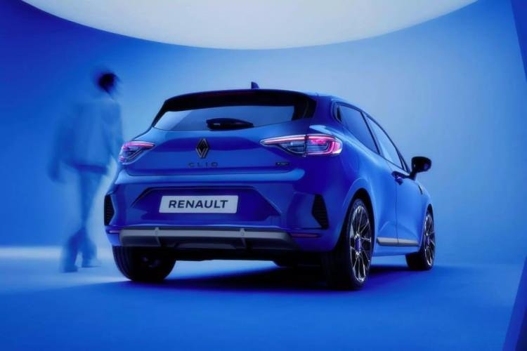 <p><strong>8. RENAULT CLIO - 1 MİLYON 189 BİN 900 TL</strong></p>
<p> </p>