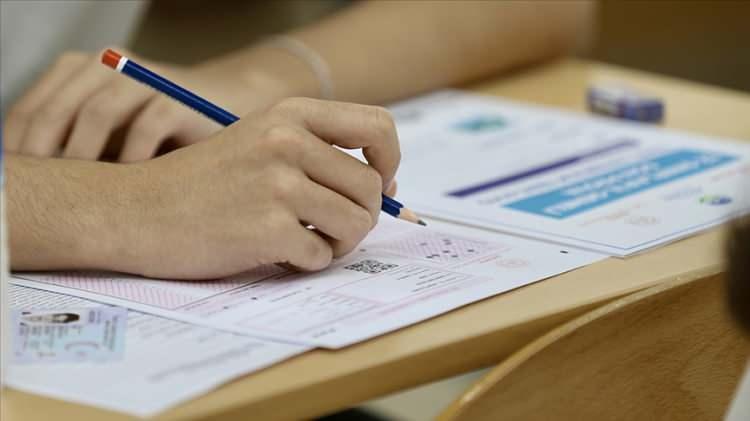 <div>Ebe Ortaöğretim KPSS Nitelik kodları:</div>
<div>2127 - Ortaöğretim Kurumlarının Hemşirelik-Ebelik-Sağlık Memurluğu Alanı – Ebelik Dalı veya</div>
<div>Hemşirelik-Ebelik-Sağlık Memurluğu Alanı – Ebelik-Hemşirelik Dalından mezun olmak.</div>