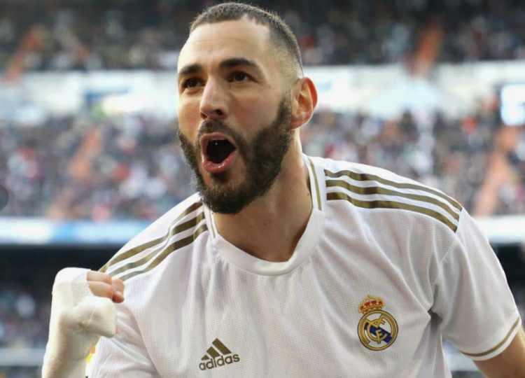 <div>Real Madrid'de geçirdikleri süre boyunca, Karim Benzema kaçınılmaz olarak Ronaldo'nun gölgesinde oynadı - ve ikili Suudi Arabistan'daki farklı kulüpler için ticaretlerini yapsalar da, Portekizli efsane hala maaş konusunda avantaja sahip - sadece.</div>
<div> </div>
<div>Benzema sahada daha başarılı olabilir - Fransız forvet sadece Ronaldo'dan üç yaş küçük değil, aynı zamanda kulübü Al-Ittihad, Suudi Arabistan'ın şu anki şampiyonu. Gerçekten de Al-Ittihad, Suudi tarihinin en başarılı takımı olarak kabul ediliyor.</div>
<div> </div>
<div>Parlak Benzema'nın eklenmesi, onları gelecek sezon şampiyonluğu korumak için favori haline getirmelidir. Al-Ittihad, Benzema'ya yılda 85 milyon sterlin ödüyor, bu yüzden kulüp sonuç bekleyecek.</div>
<div> </div>
<div>
<p _msthash="97" _msttexthash="23097737" style="box-sizing: border-box; border: 0px; margin: 0px 130px 1em; padding: 0px; outline: 0px; font-size: 1.1em; line-height: 1.55em; font-family: var(--font-family-body); color: rgb(43, 43, 43); background-color: rgb(255, 255, 255);"> </p>
</div>