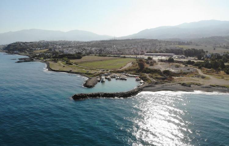 <p><strong>Hatay'ın Samandağ ilçesinde balık avlamak için Akdeniz'e açılan  amatör bir balıkçı yakaladığı balığı görünce neye uğradığını şaşırdı. Normal bir oltayla tutulamayacağını söyleyen Atakan Gözüküçük, "Kimse bu kadar büyük balık çıkacağını bilemiyordu." dedi.</strong></p>
