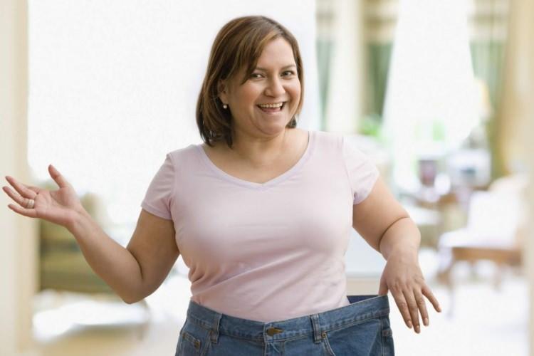 <p><strong>Yeni bir videosunda, hayat boyu süren yiyecek bağımlılığını nasıl yendiğini açıklıyor. Videoya şu alıntıyla başlıyor:<span style="color:#B22222"><em> "İnsanlar geleceklerini seçmezler, alışkanlıklarını seçerler ve alışkanlıkları geleceklerini belirler."</em></span></strong></p>