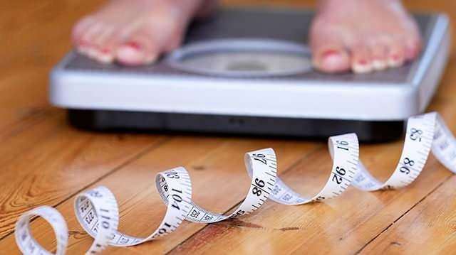 <p><strong>"20 dakikalık bir tempolu yürüyüş bile olsa, egzersizi yapıyorum." Mevcut Amerikan Fiziksel Aktivite Kılavuzları, yetişkinlerin en az haftada 150 dakika orta yoğunlukta fiziksel aktivite ve haftada iki gün kas güçlendirme aktiviteleri yapmalarını önermektedir. Ancak uzmanlar, vücudu her gün hareket ettirmenin faydalı olduğunu savunuyor.</strong></p>
<p> </p>