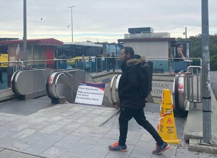 <p>Metro İstanbul'un internet sitesinde her gün güncellenerek duraklardaki yürüyen merdiven, asansör ve yürüyen bant arızaları yayınlanıyor. Sitede bugün, 64 yürüyen merdiven, 33 asansör ve 24 yürüyen bandın arızalı olduğu belirtildi.</p>
