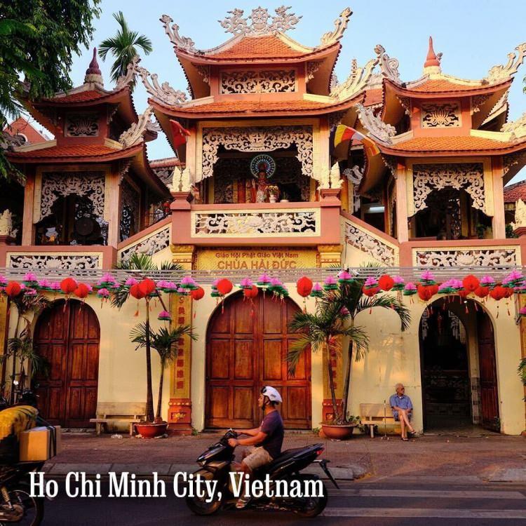 <p>Ho Chi Minh City, Vietnam:</p>

<p> </p>

<p>Çelişkilerini zarafetle dengeleyen sürekli gelişen bir şehir manzarası - tarih ve modernite, sokak yemekleri ve haute mutfağı, Ho Chi Minh City'de hepsi var.</p>
