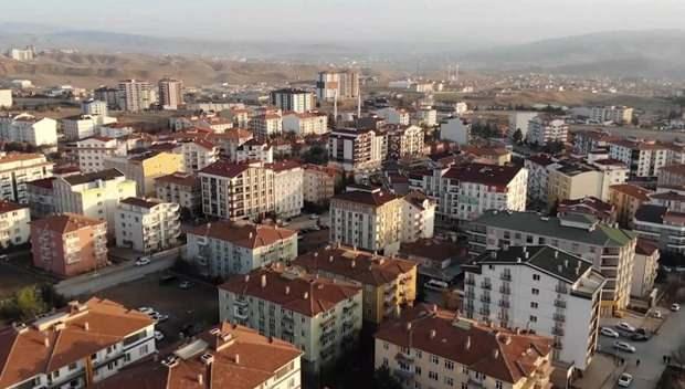 <p>Ankara'yı ise 7 bin 612 konut satışı ile İzmir izledi. İzmir, Eylül ayında en çok konut satılan üçüncü şehir olarak açıklandı.</p>
