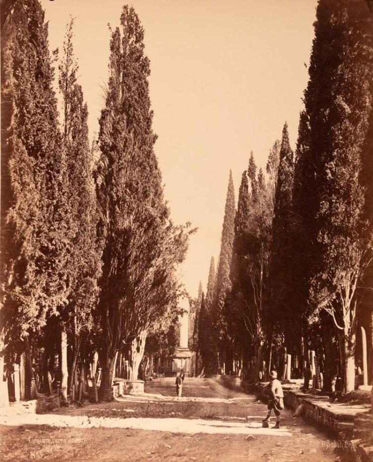 <p>Karacaahmet Mezarlığı</p>