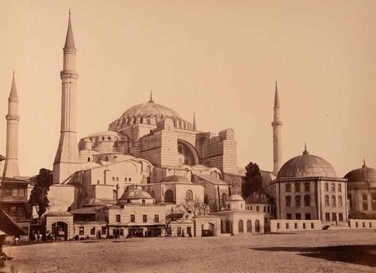 <p>Ayasofya Camii</p>