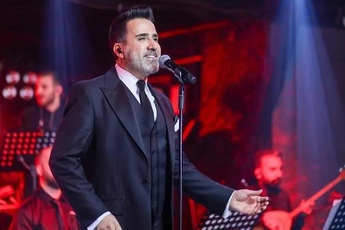 <p><span style="color:#800000"><em><strong>Türk arabesk ve pop müziğinin tanınan isimlerinden Emrah 19 Ekim’de İngiltere’nin başkenti Londra’da başlayacak turne için ihtiyaç listesi oluşturdu. Emrah'ın özellikle özel uçak kullanmakta ısrarcı olması ve otel odaları için belirttiği sıra dışı istekleri dikkat çekti.</strong></em></span></p>