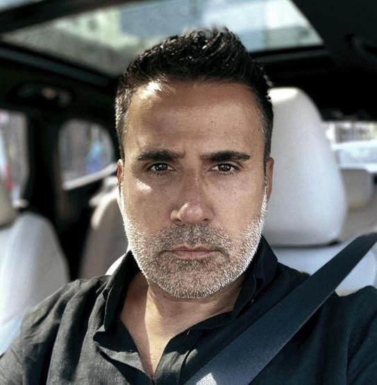 <p>Uzun bir aradan sonra hayranlarıyla buluşacak olan ünlü şarkıcı Emrah'ın turne için otel ve kulis talepleri gündeme geldi.</p>