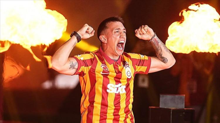 <p><strong>Muslera gidince kaleci bulmak kolay değil."</strong> diye konuşmuştu.</p>