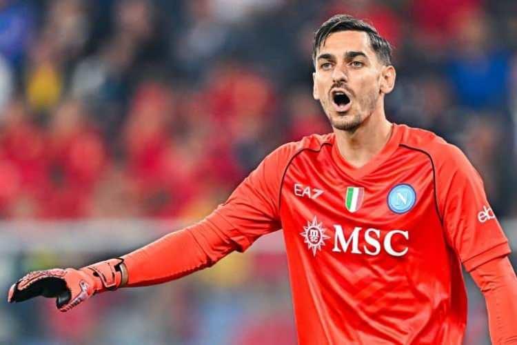 <p>Sarı-kırmızılıların listesinin en başında Napoli forması giyen Alex Meret'in bulunduğu kaydedildi.</p>
