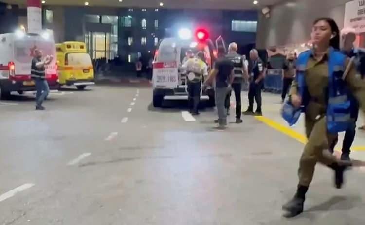 <p>İsrail merkezli Walla internet sitesinin haberinde, ordunun, İran ile yaşanan gerilim nedeniyle Kirya bölgesinde GPS sinyallerini devre dışı bırakmaya başladığı öne sürüldü.</p>
<p>İsrailli komutanların, İran'dan gelebilecek herhangi bir saldırıya nasıl hazırlanılacağı konusunda bir dizi toplantı gerçekleştirdiği kaydedilen haberde, bu bağlamda hava savunma sistemi, ordu, Savunma Bakanlığı, İç Cephe Komutanlığı ve hassas tesislerin kontrol sistemlerindeki hazırlıkların üst düzeye taşınacağı aktarıldı.</p>