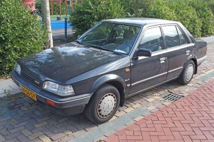 <p>MAZDA - 323 </p>