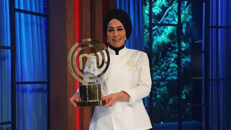 <p>Kanal D'de ekrana gelen Evrim Akın ile Ev Gezmesi programına bu hafta Masterchef All Star şampiyonu Esra Tokelli, bu kez eviyle gündeme geldi.</p>